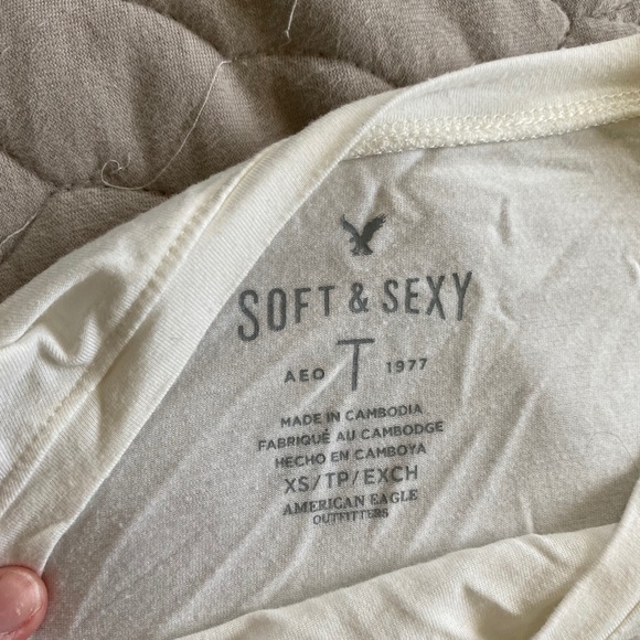 Graphic T-shirt - Picture 4 of 4